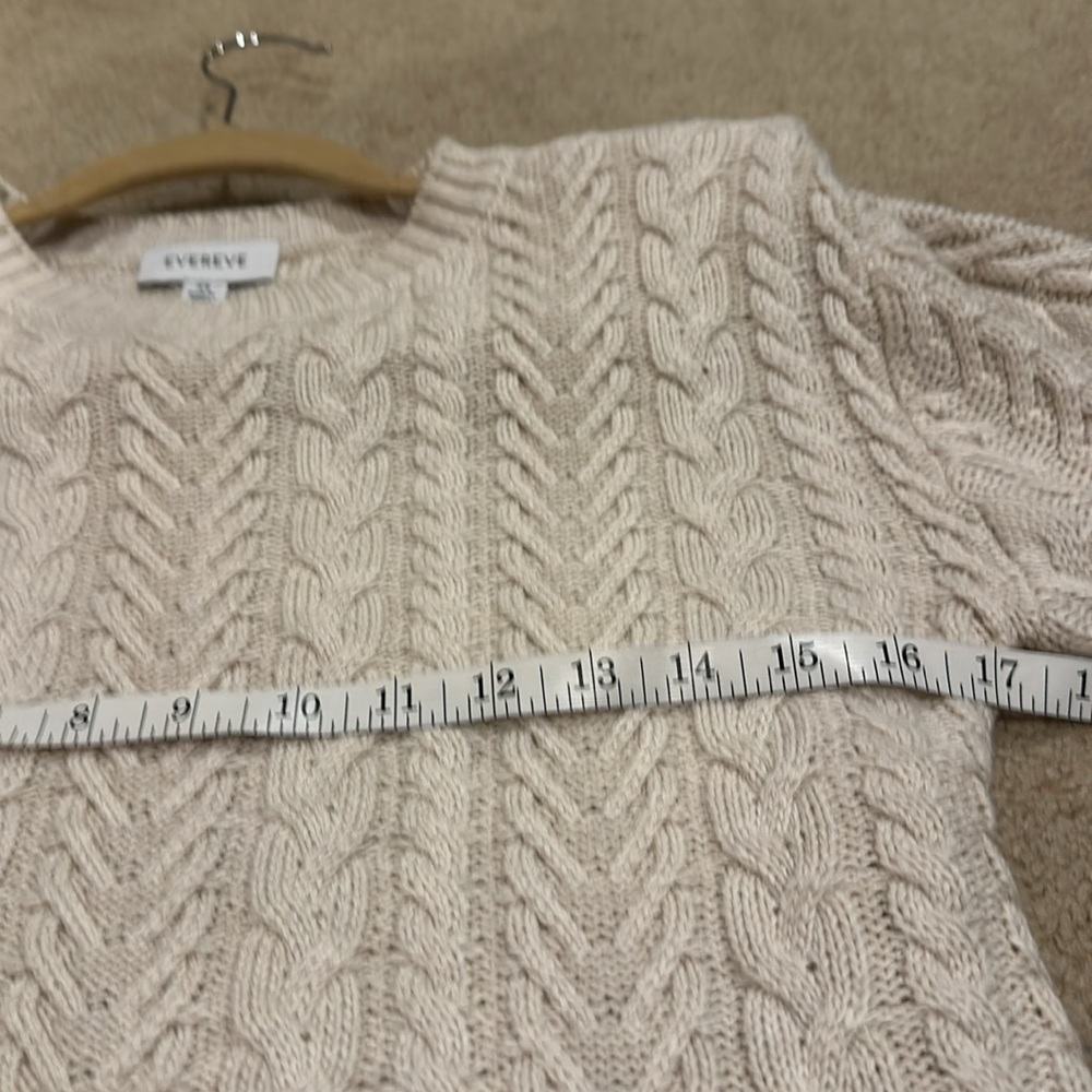 Evereve cream cable knit sweater with shoulder pads in excellent condition! - Picture 5 of 6
